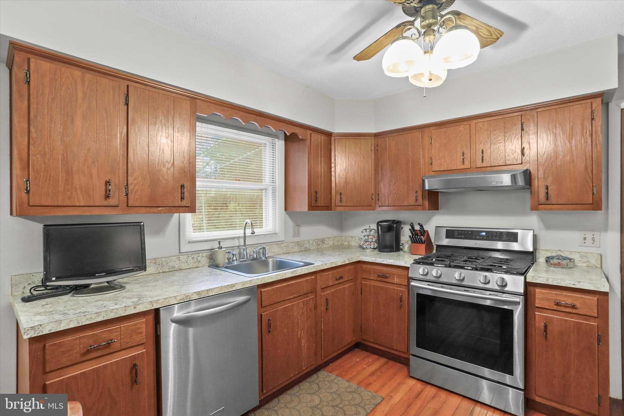 114 Lexington Rd photo 13