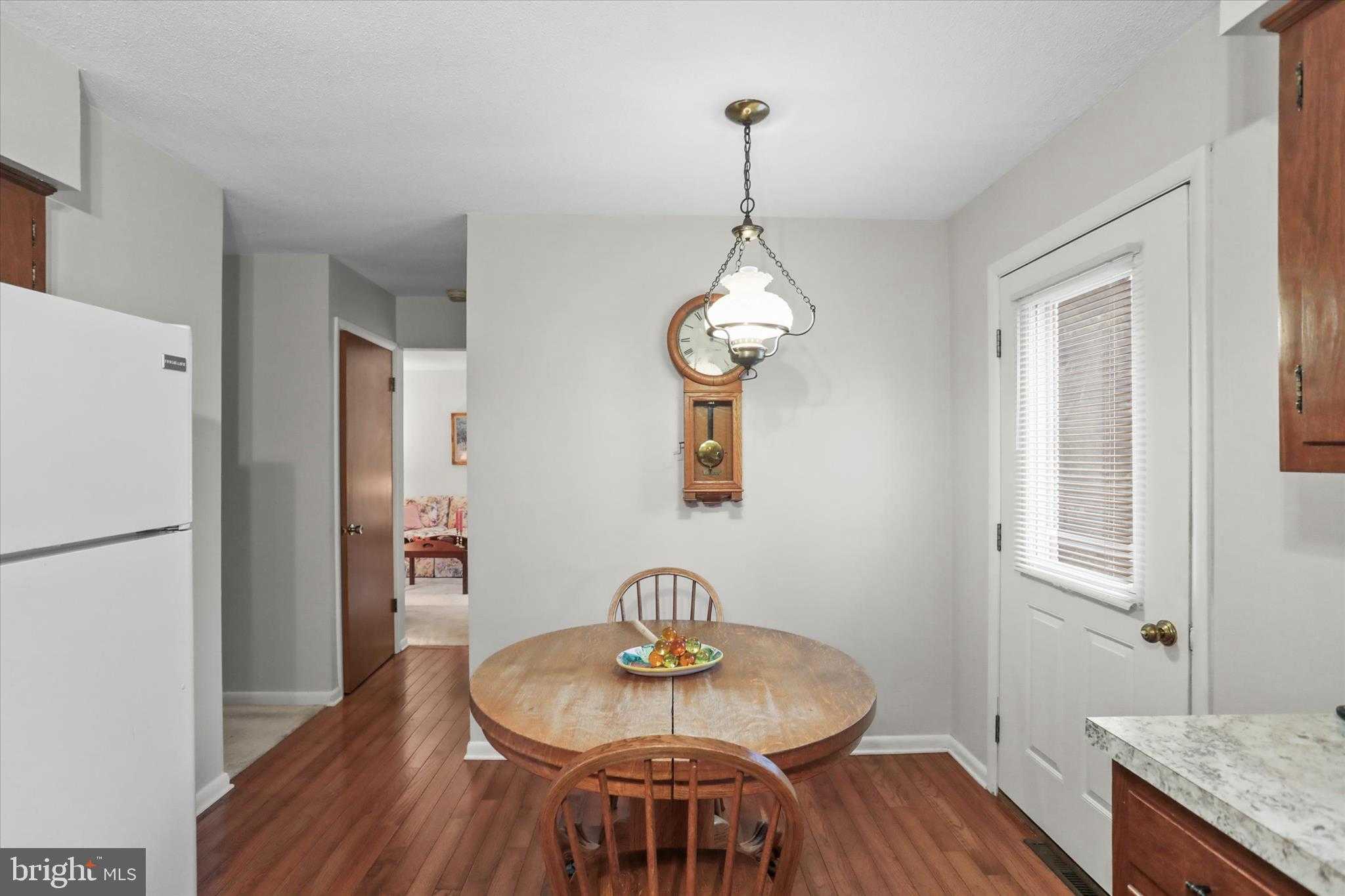 114 Lexington Rd photo 15