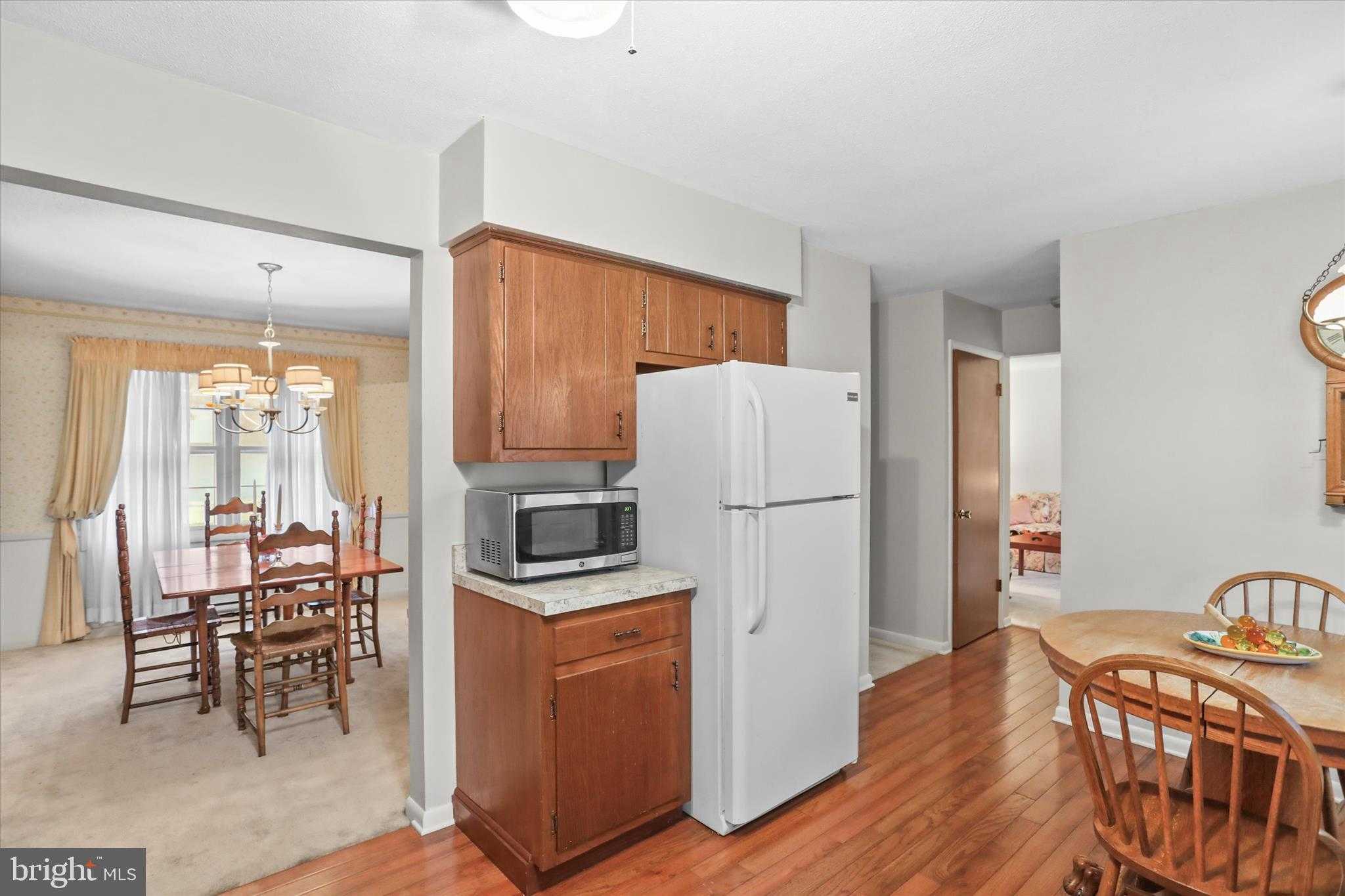 114 Lexington Rd photo 17