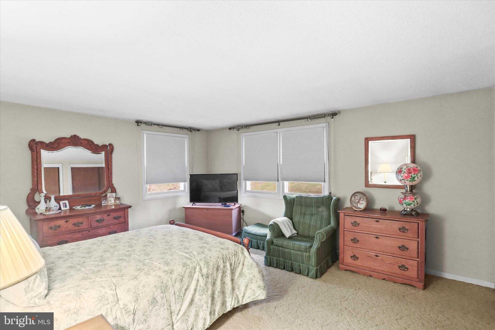 114 Lexington Rd photo 19