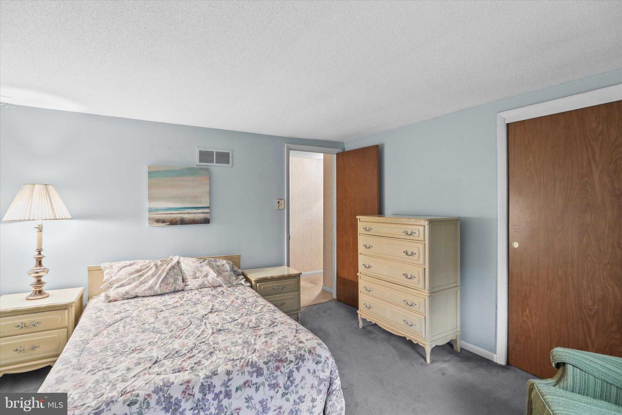 114 Lexington Rd photo 22