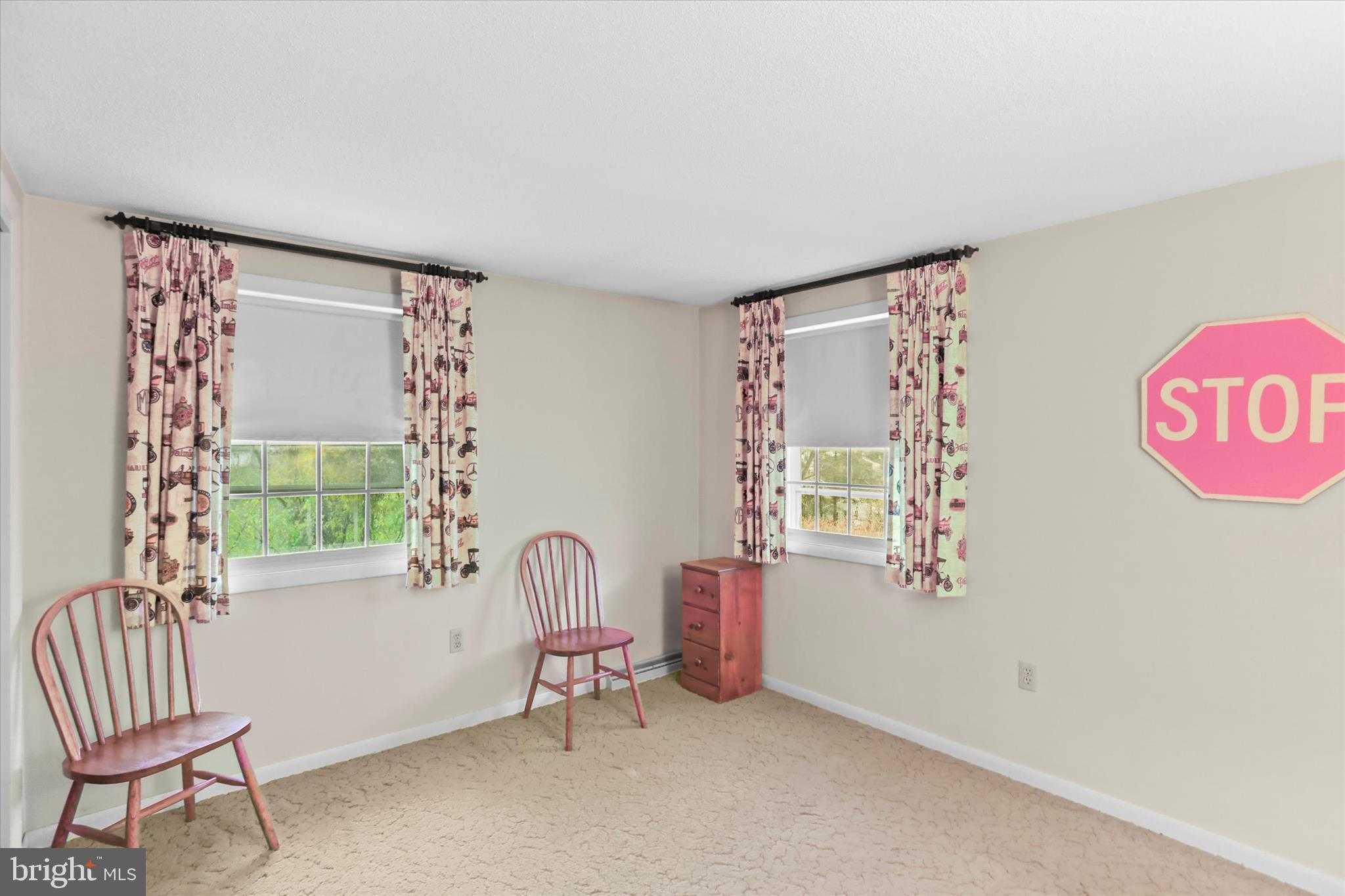 114 Lexington Rd photo 25