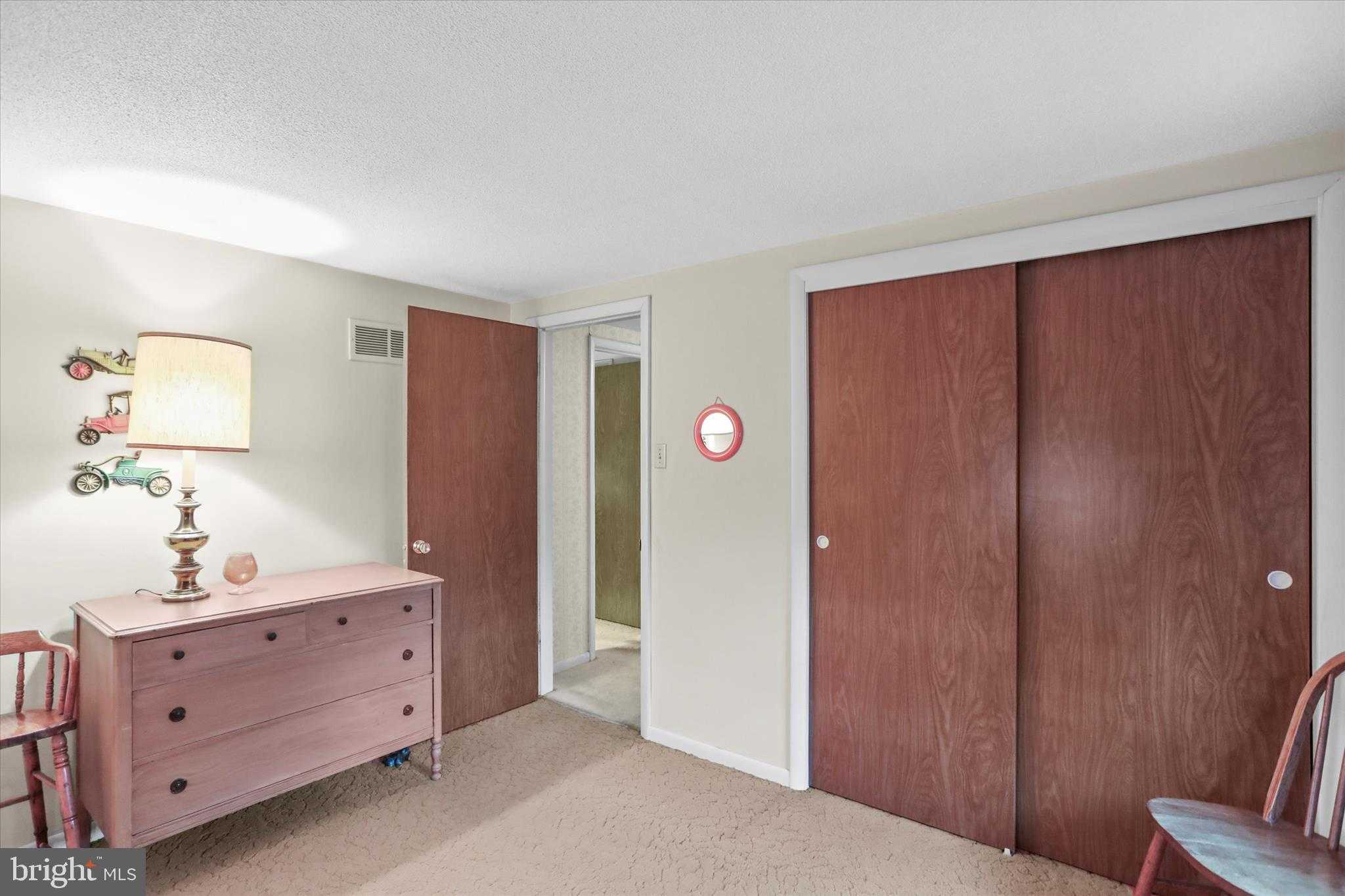 114 Lexington Rd photo 27