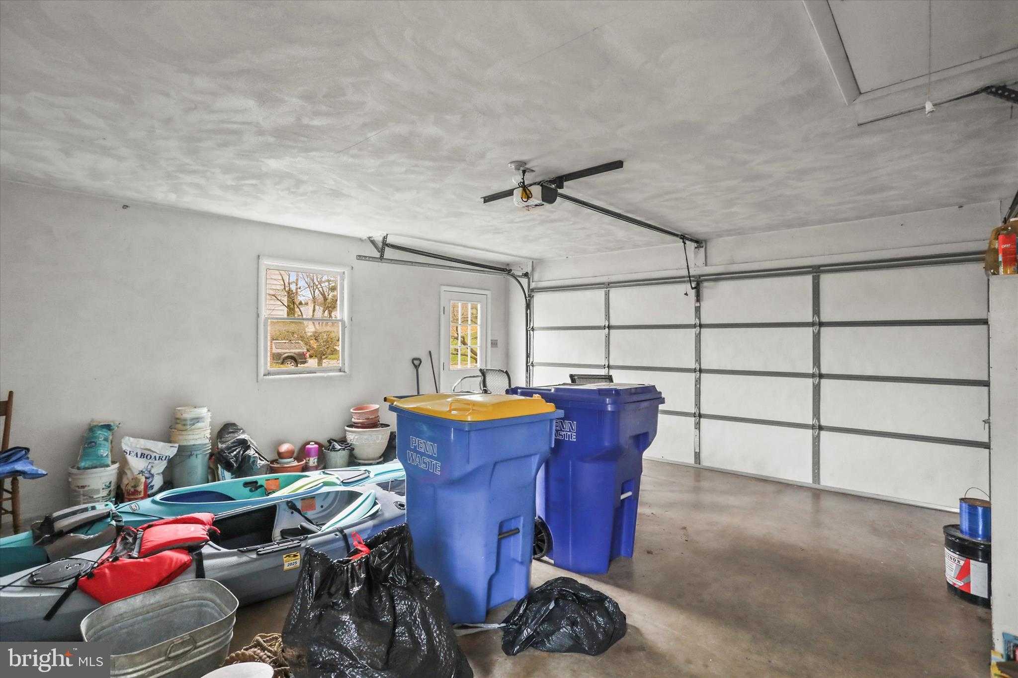 114 Lexington Rd photo 36