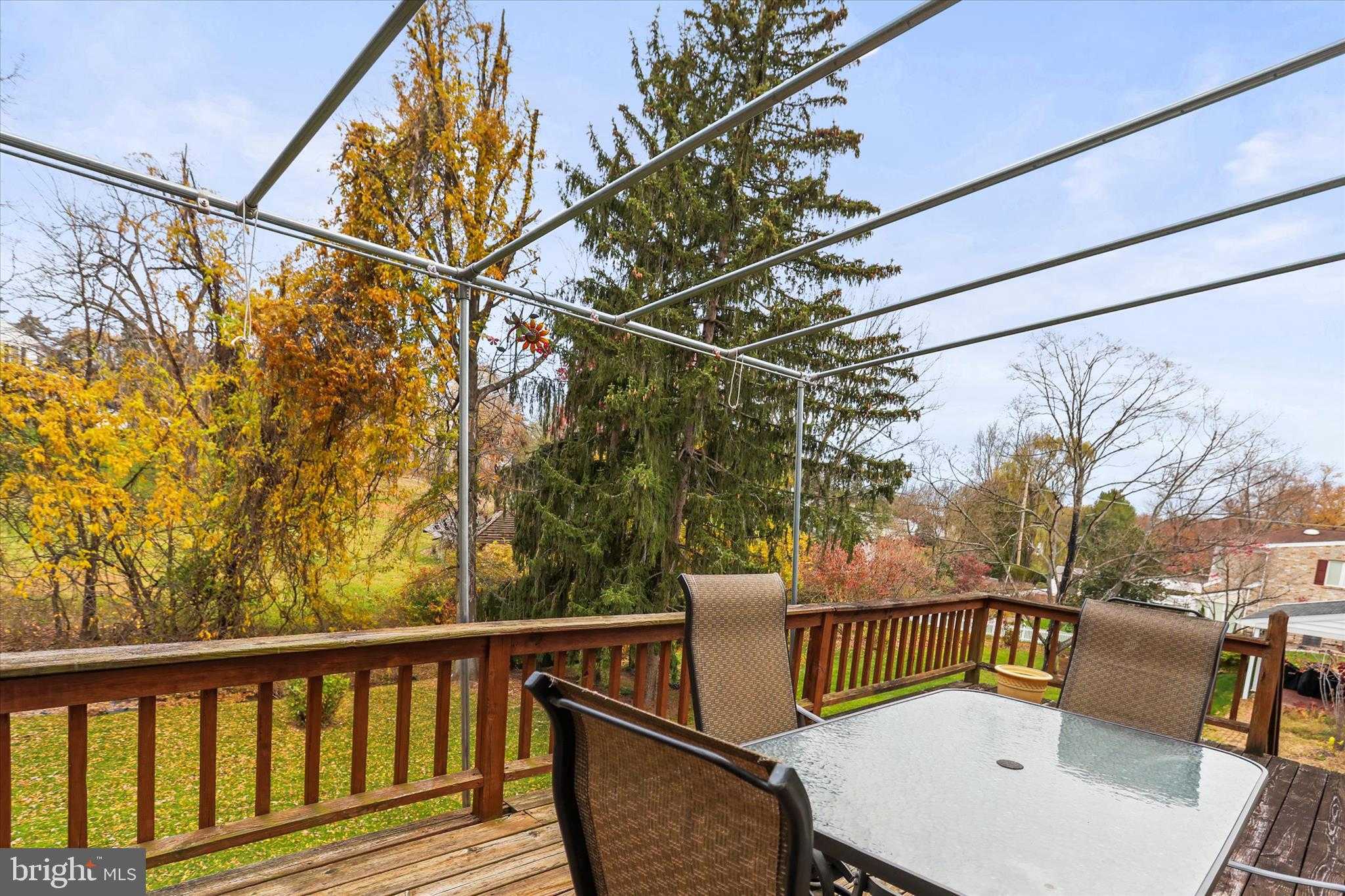 114 Lexington Rd photo 37