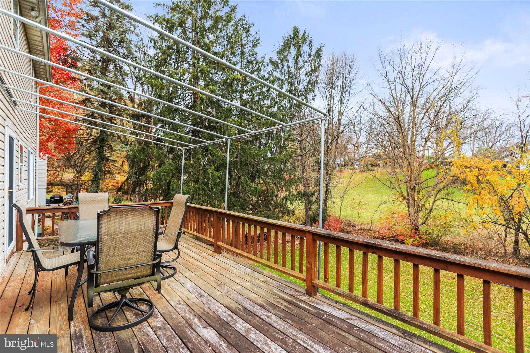 114 Lexington Rd photo 38