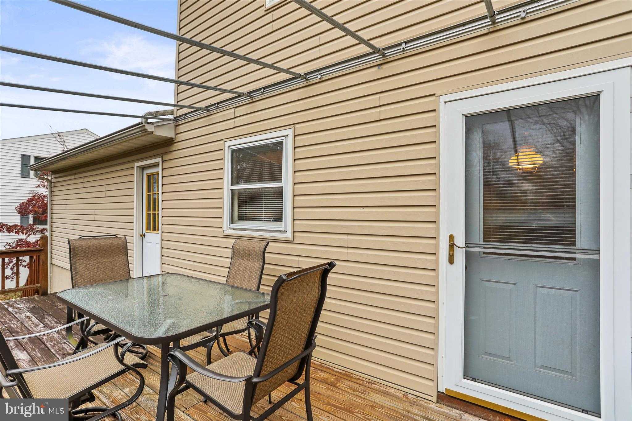 114 Lexington Rd photo 39