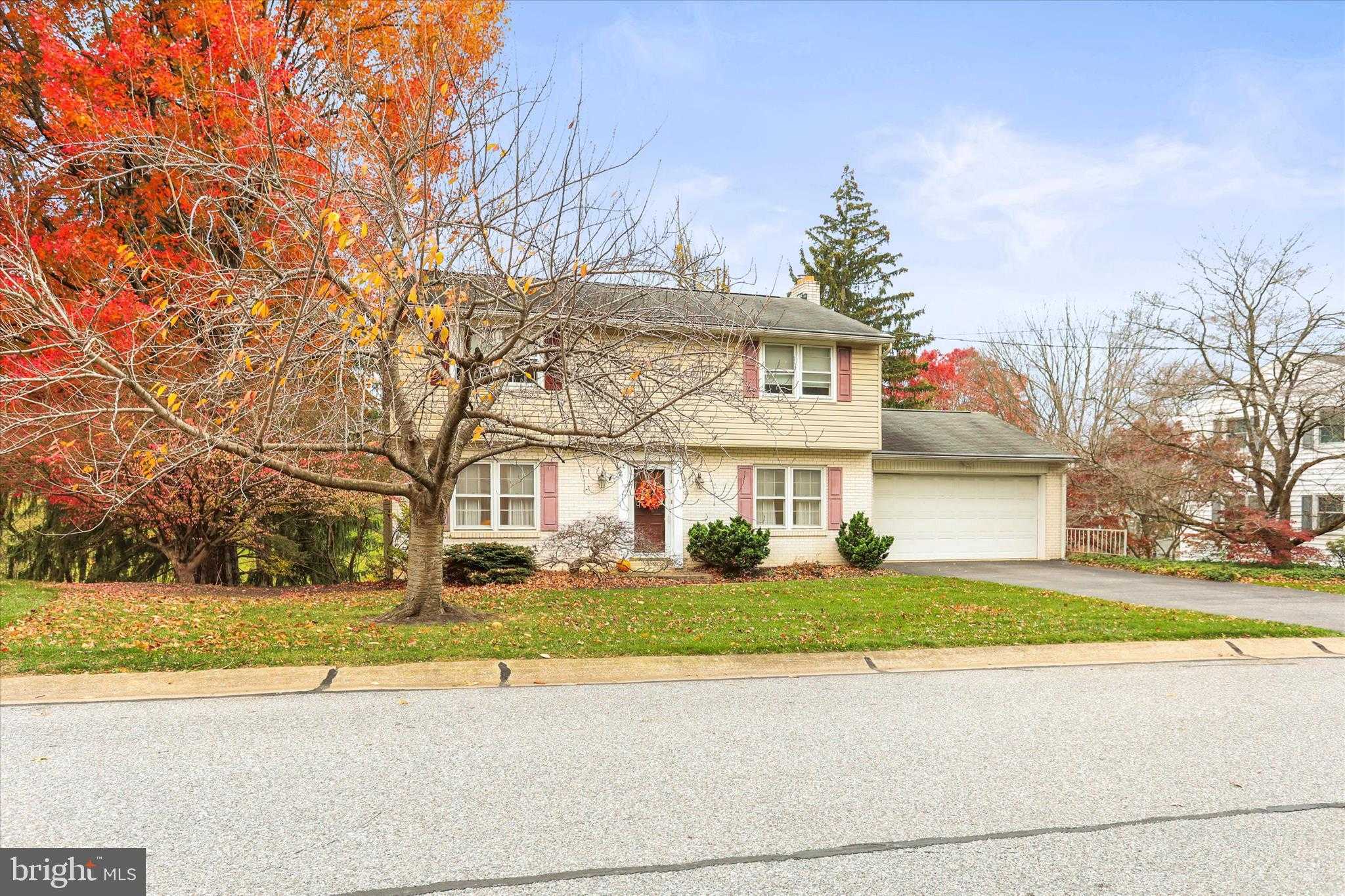 114 Lexington Rd photo 4