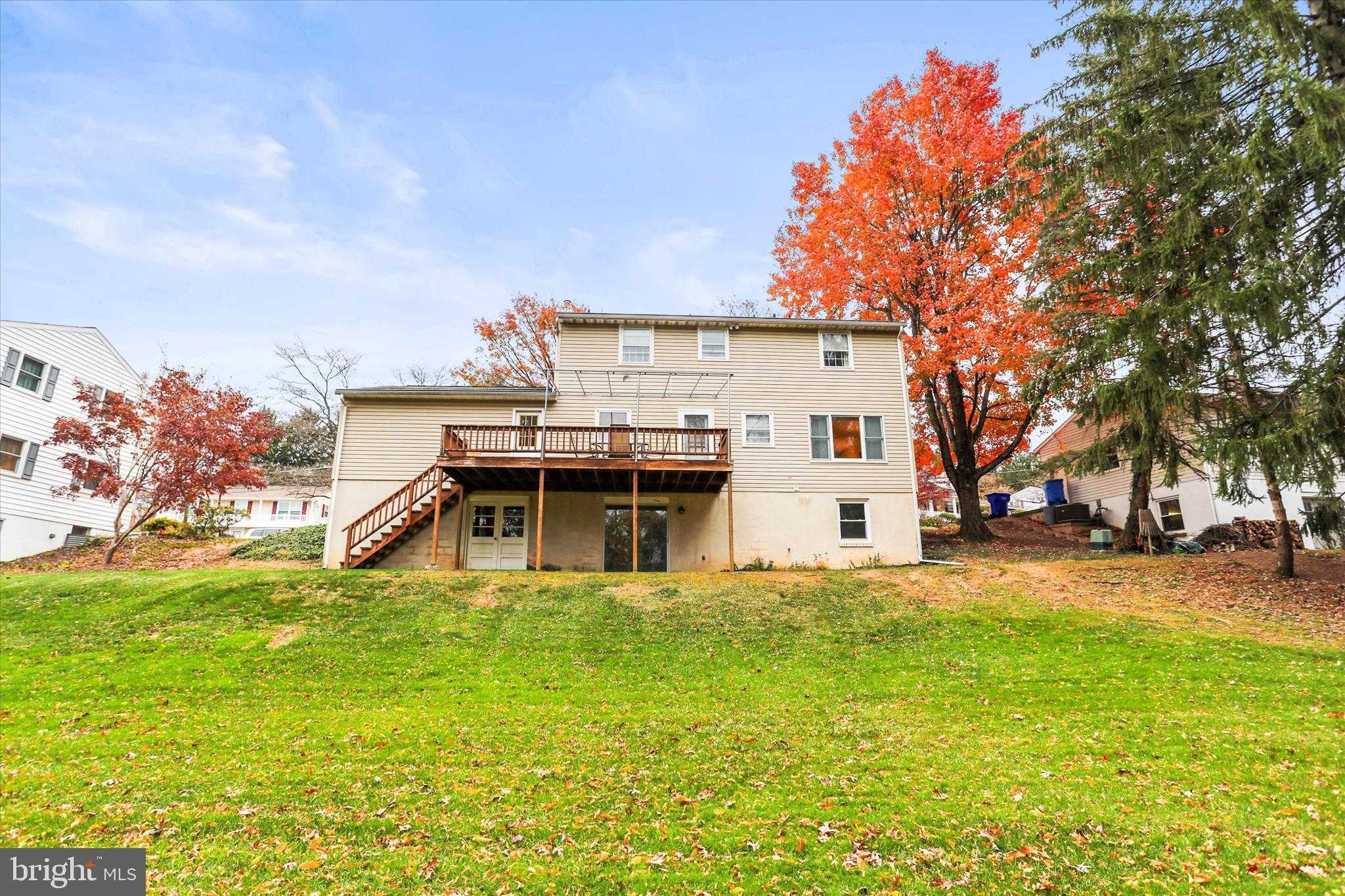 114 Lexington Rd photo 41