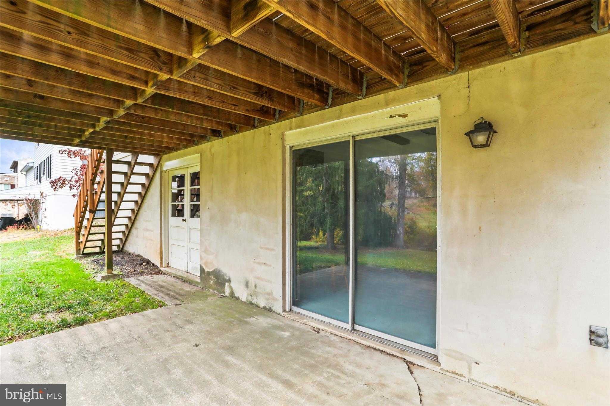 114 Lexington Rd photo 43