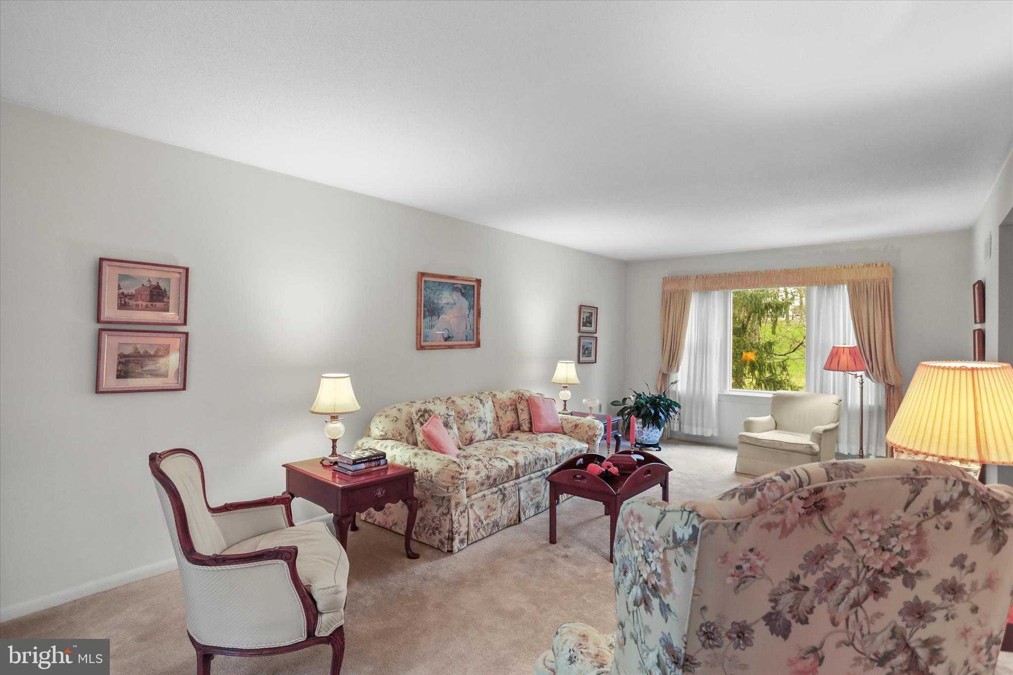 114 Lexington Rd photo 7