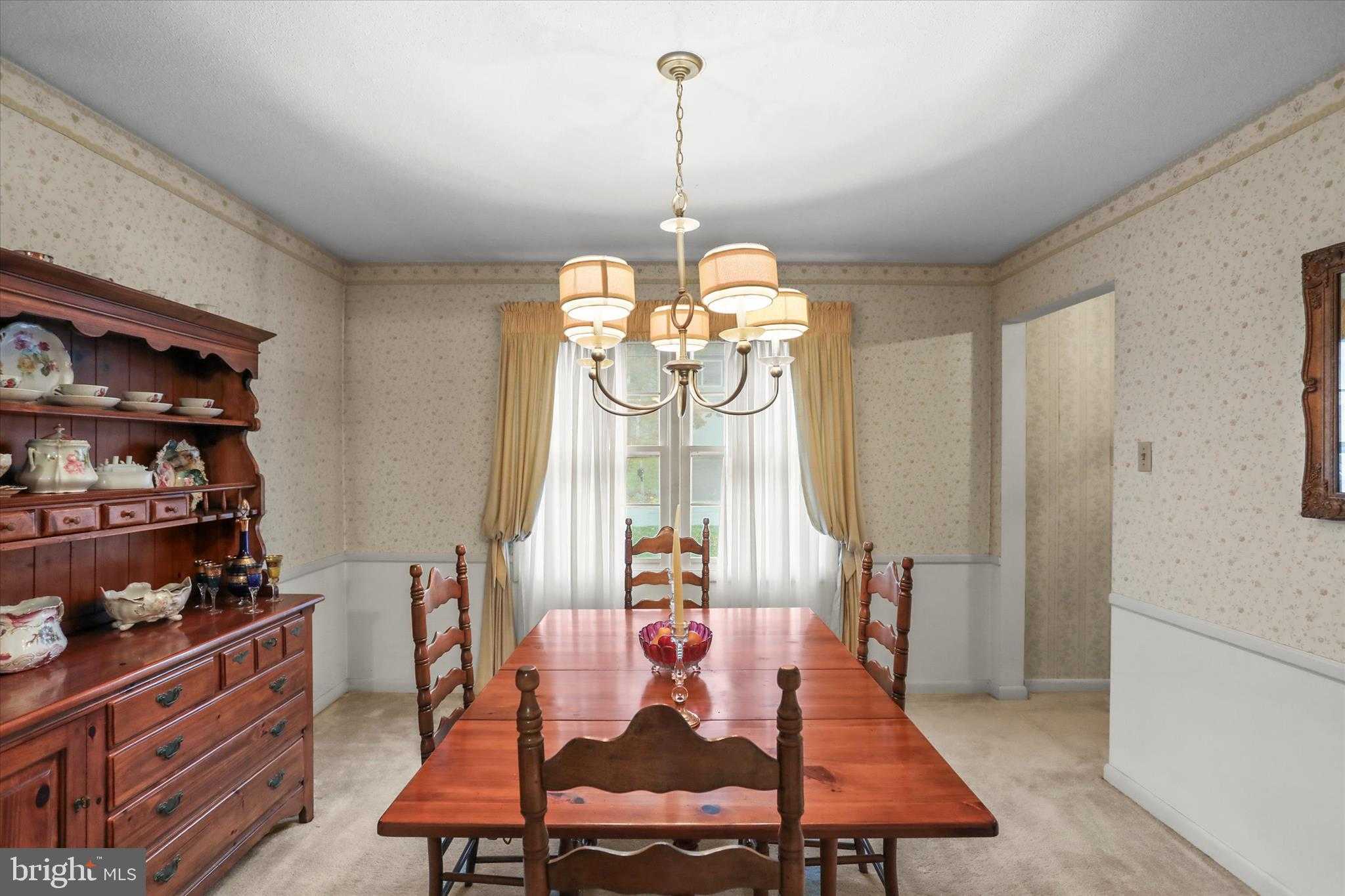 114 Lexington Rd photo 9