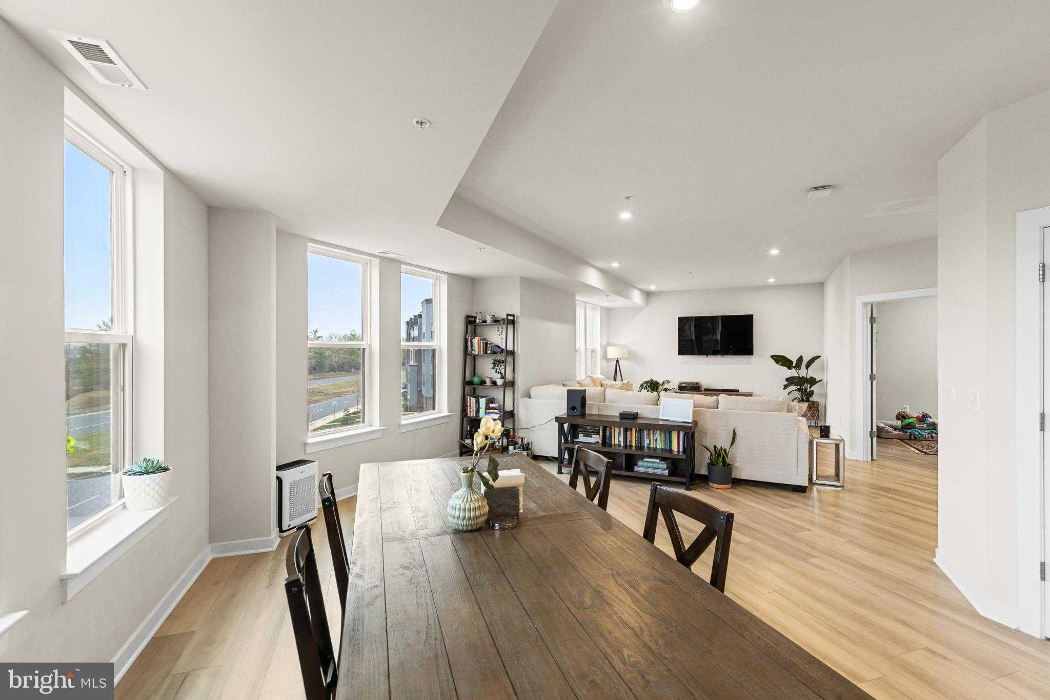 43769 Transit Sq photo 3