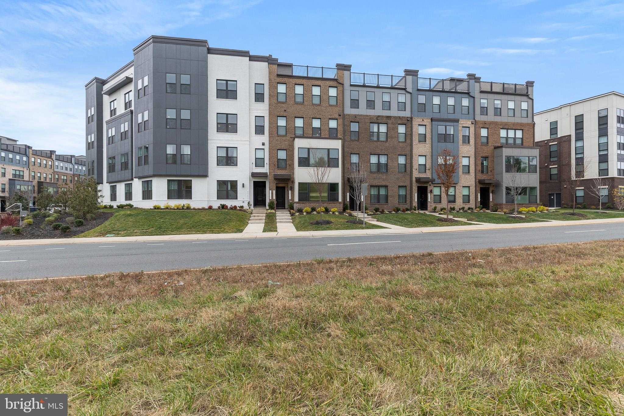 43769 Transit Sq photo 32