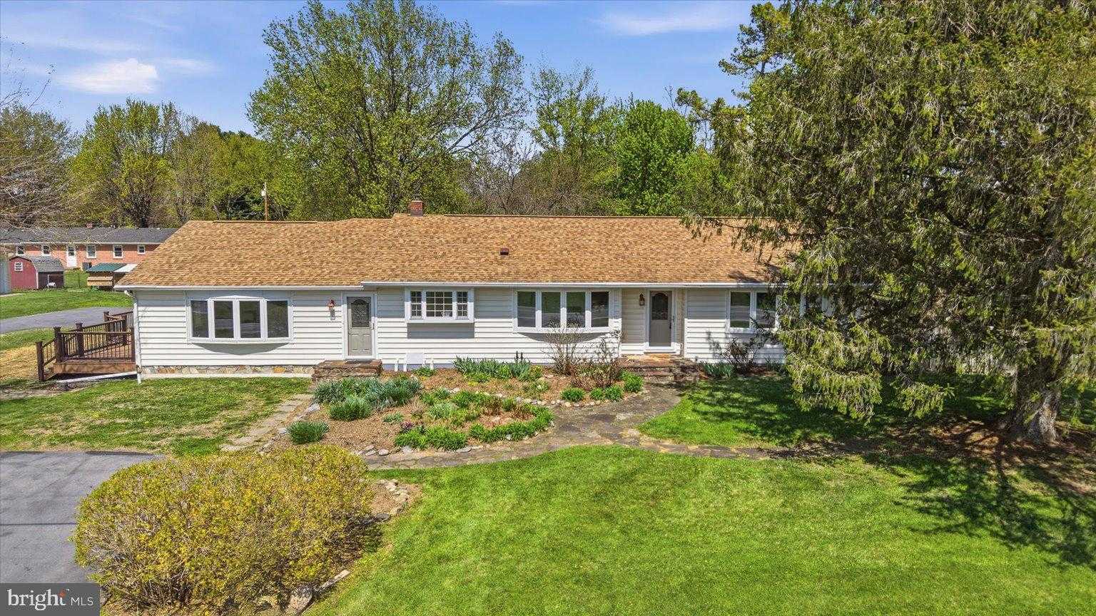 3093 Old Leetown Pike photo 2