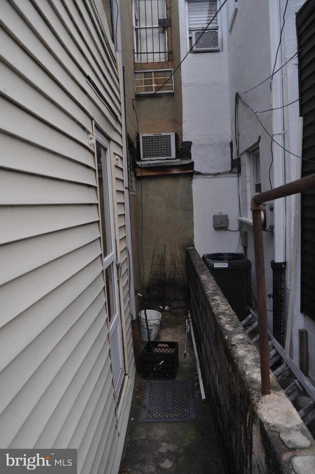 2630 S Hutchinson St photo 29