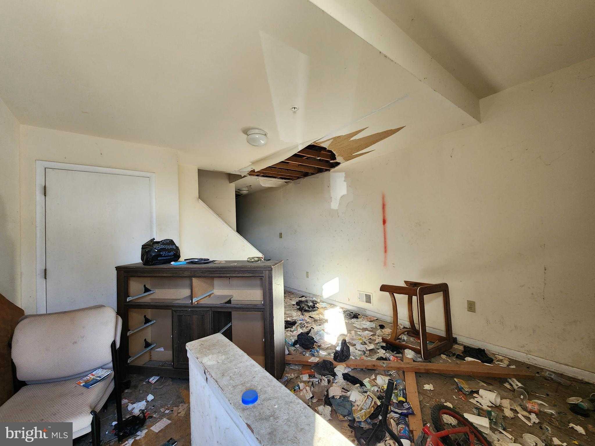 926 N Gilmor St photo 3