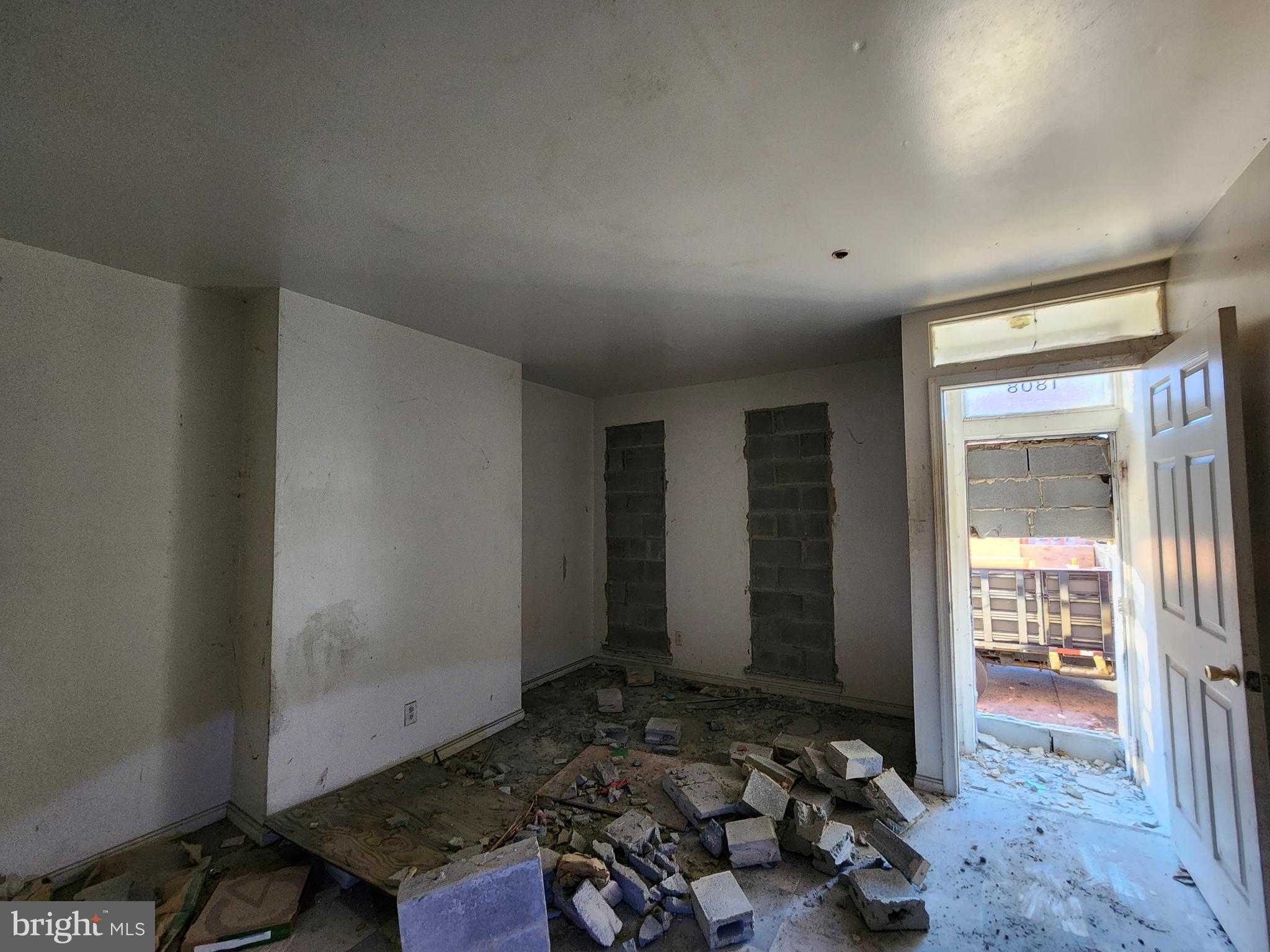 1808 Presbury St photo 2