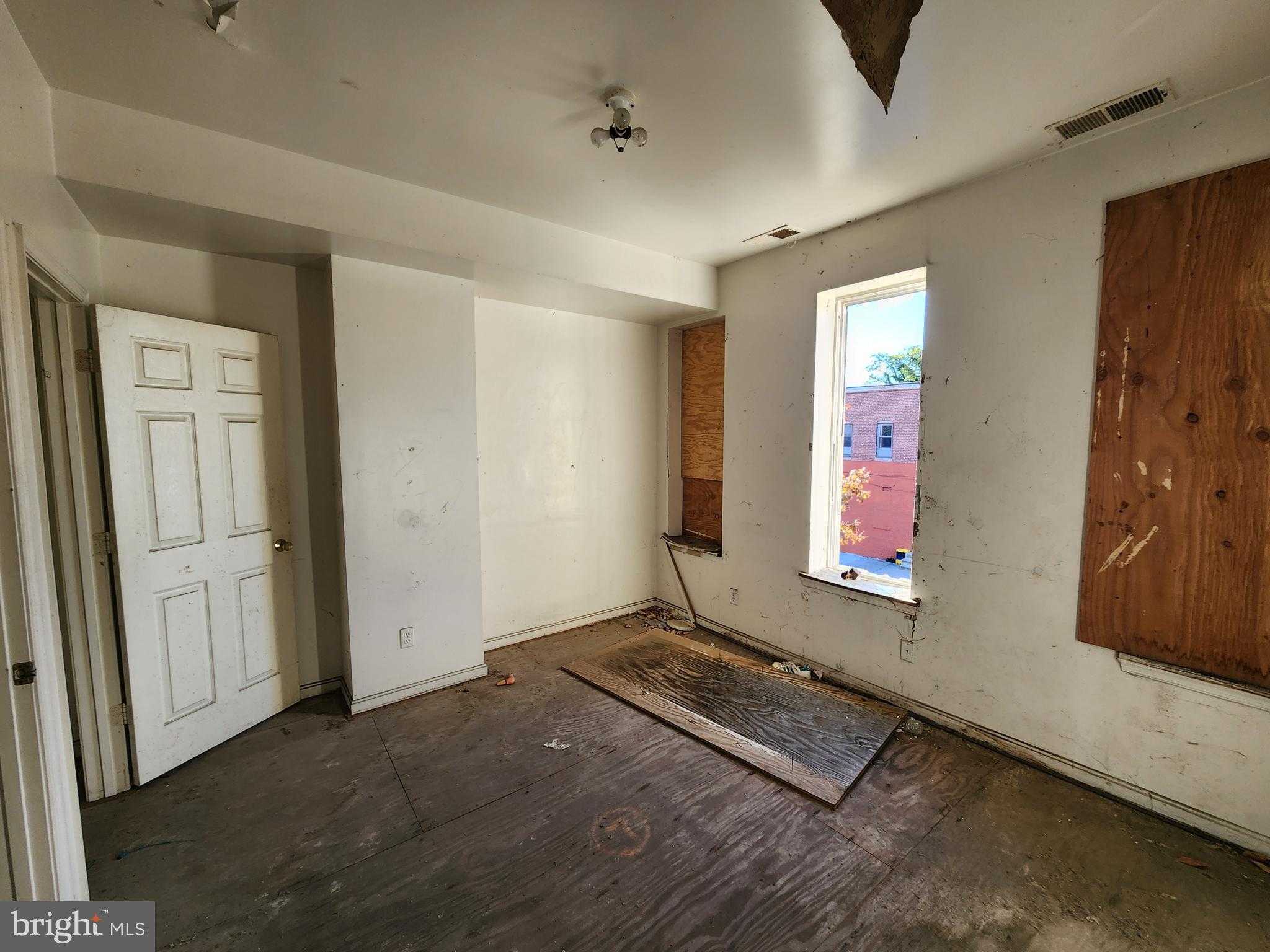 1808 Presbury St photo 5