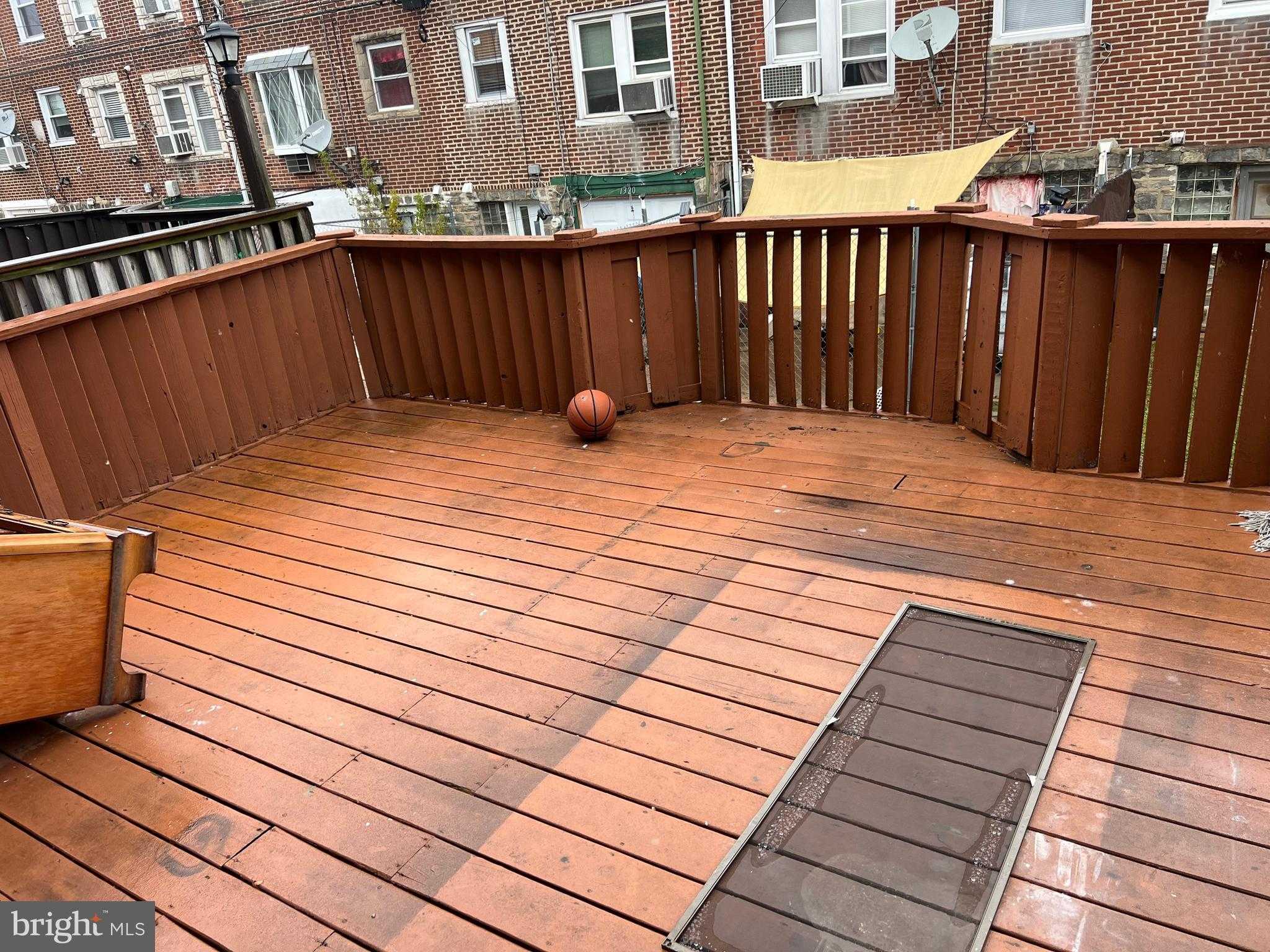 1323 Hale St photo 2