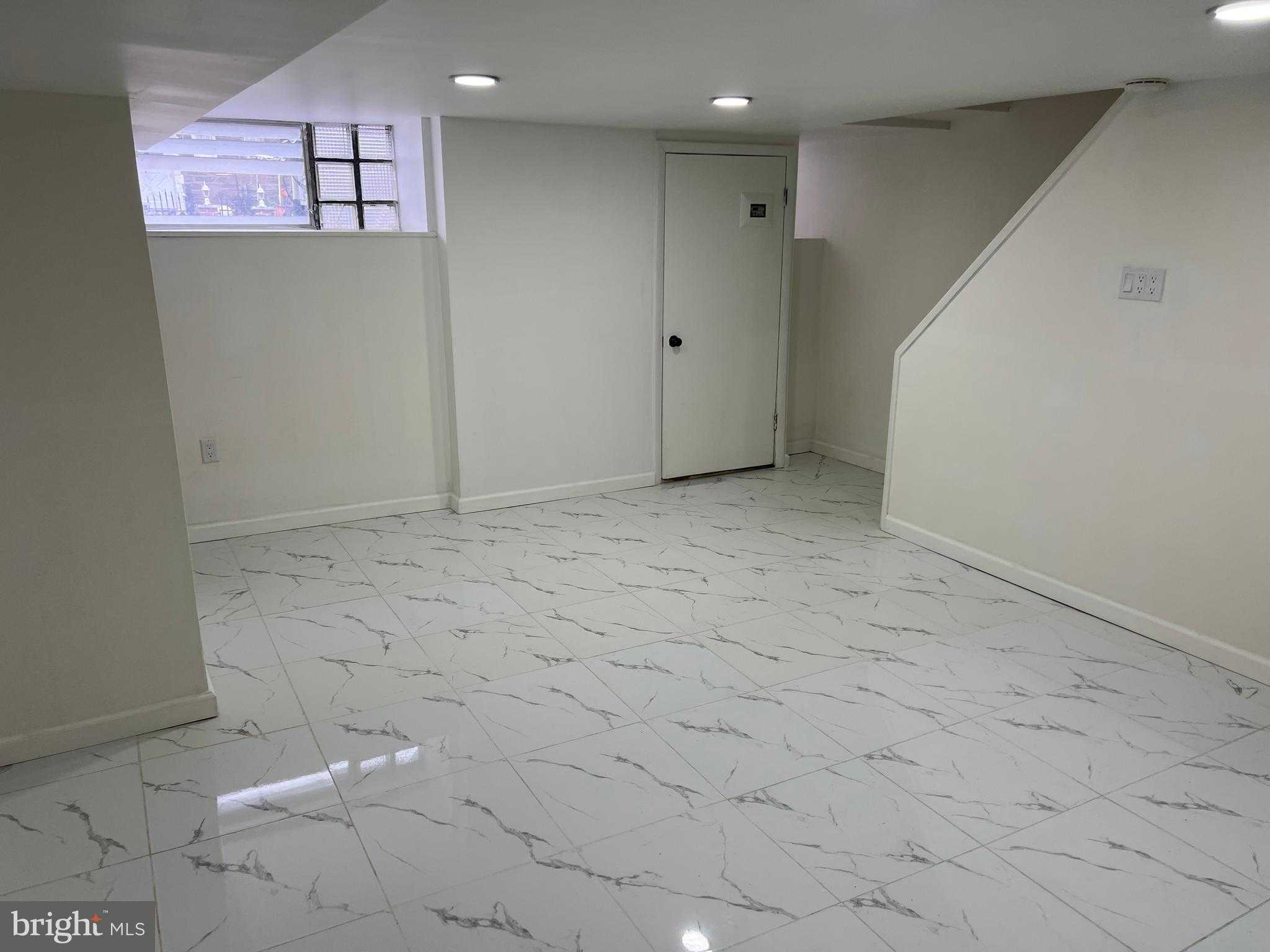 1323 Hale St photo 3