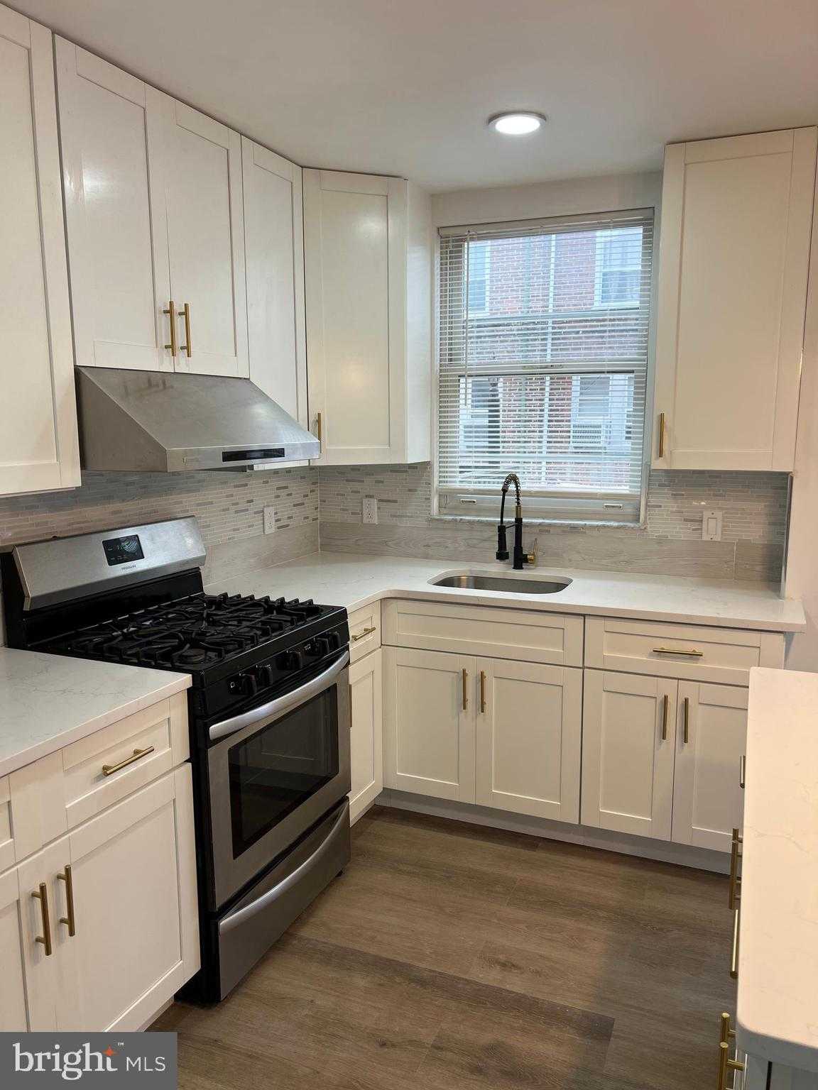 1323 Hale St photo 4