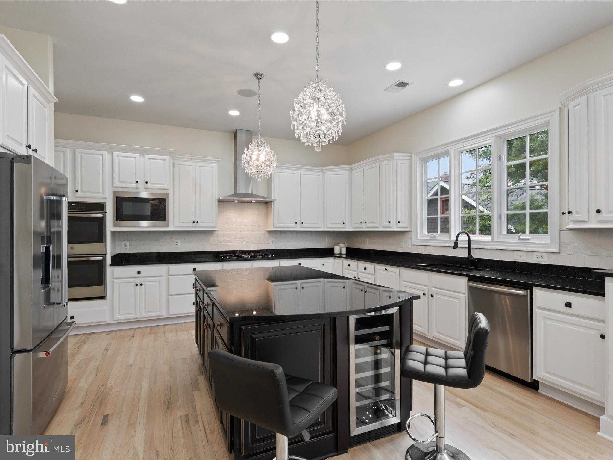 904 Locust St photo 12