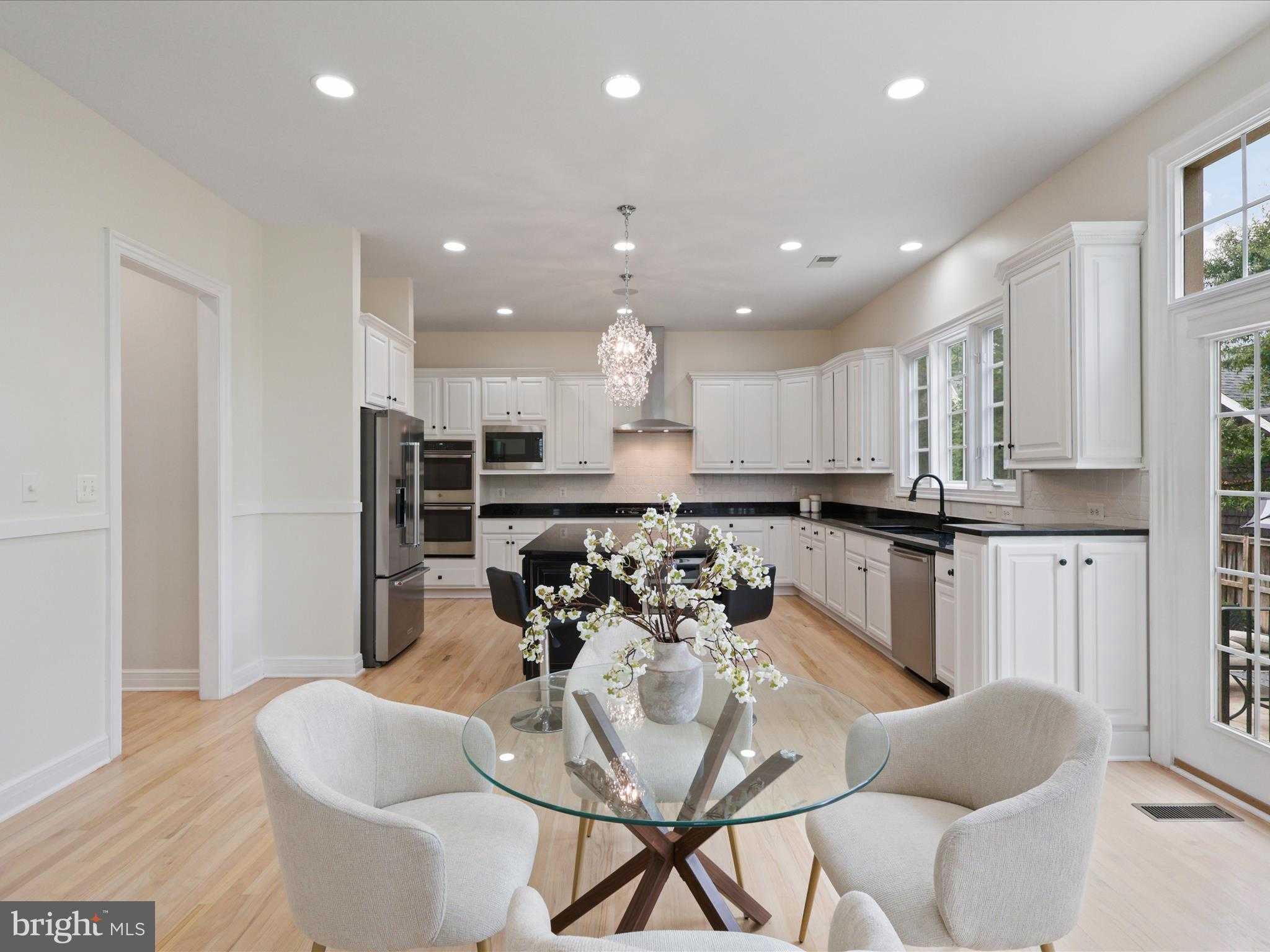 904 Locust St photo 13