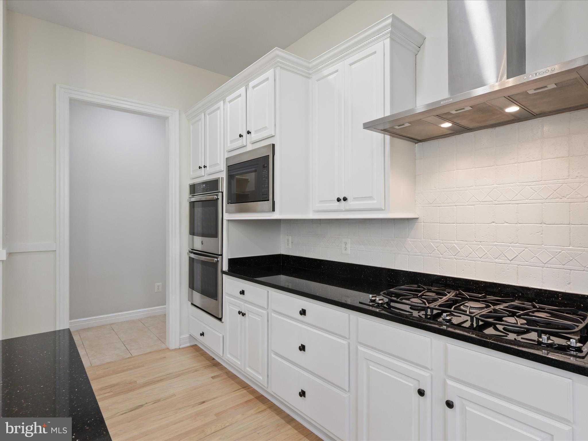 904 Locust St photo 16