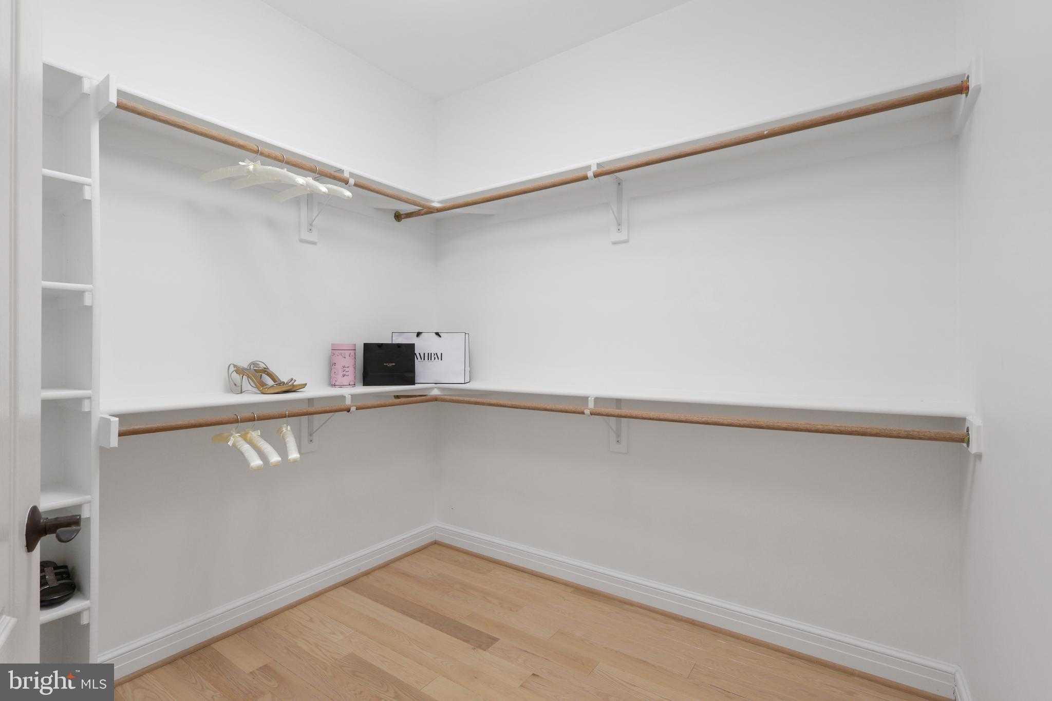 904 Locust St photo 29