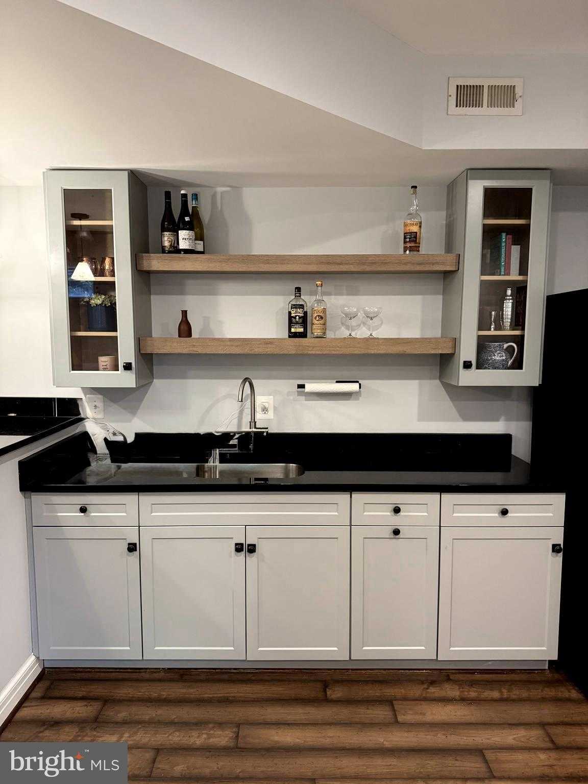 904 Locust St photo 47