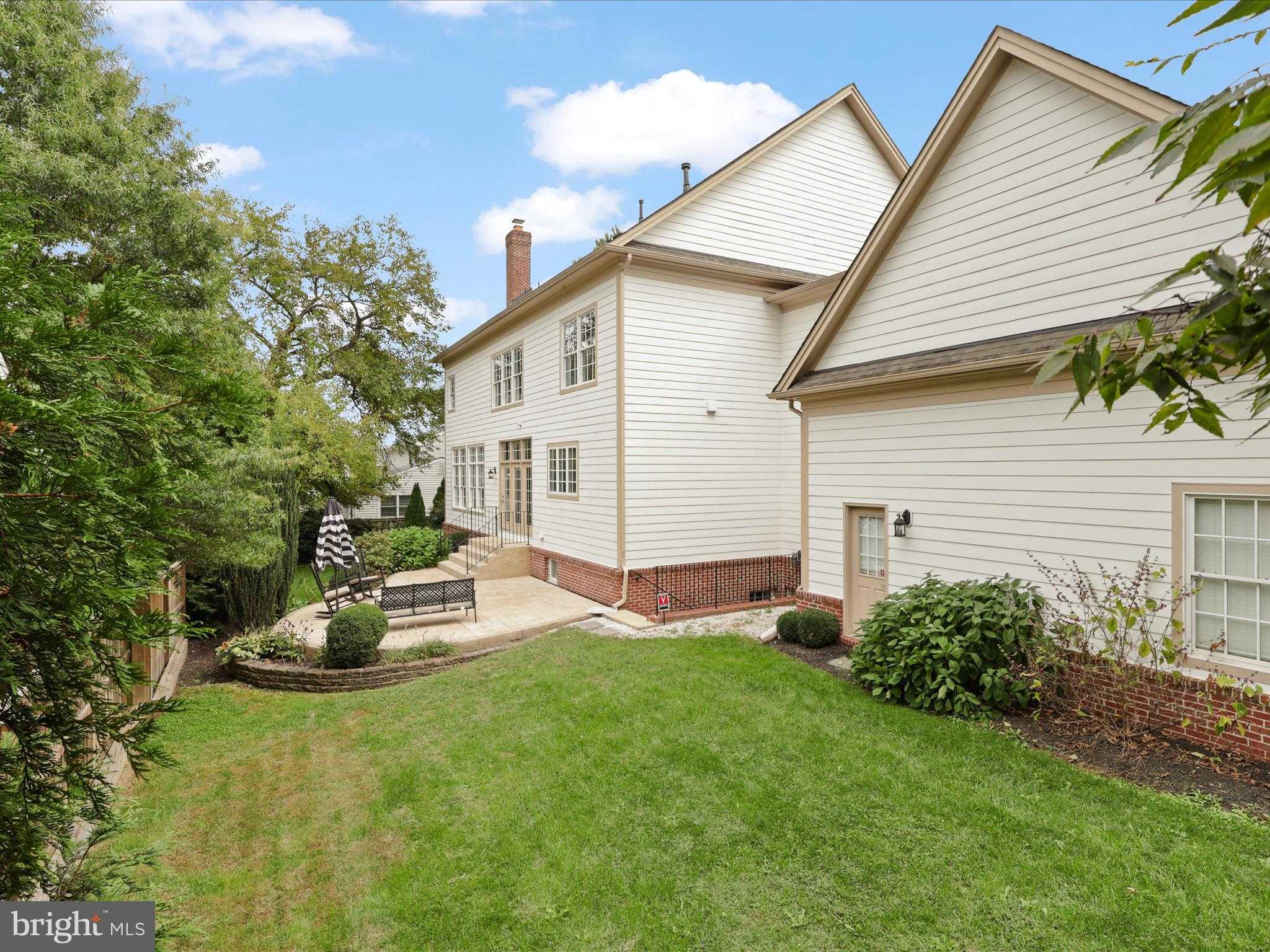 904 Locust St photo 55