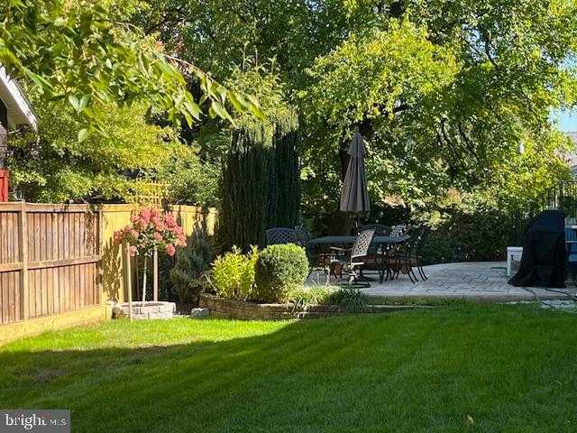 904 Locust St photo 56