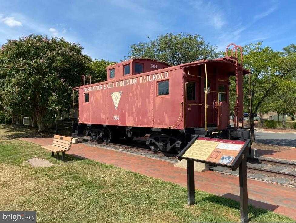 904 Locust St photo 65