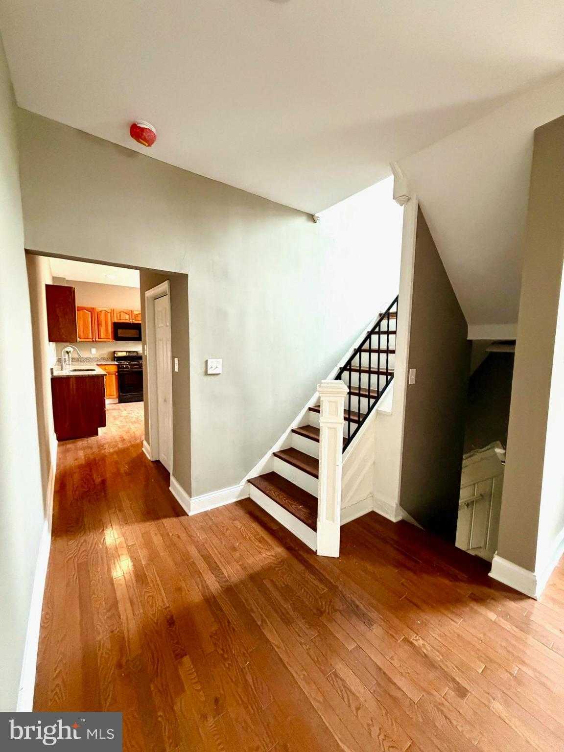 639 S Conkling St photo 2