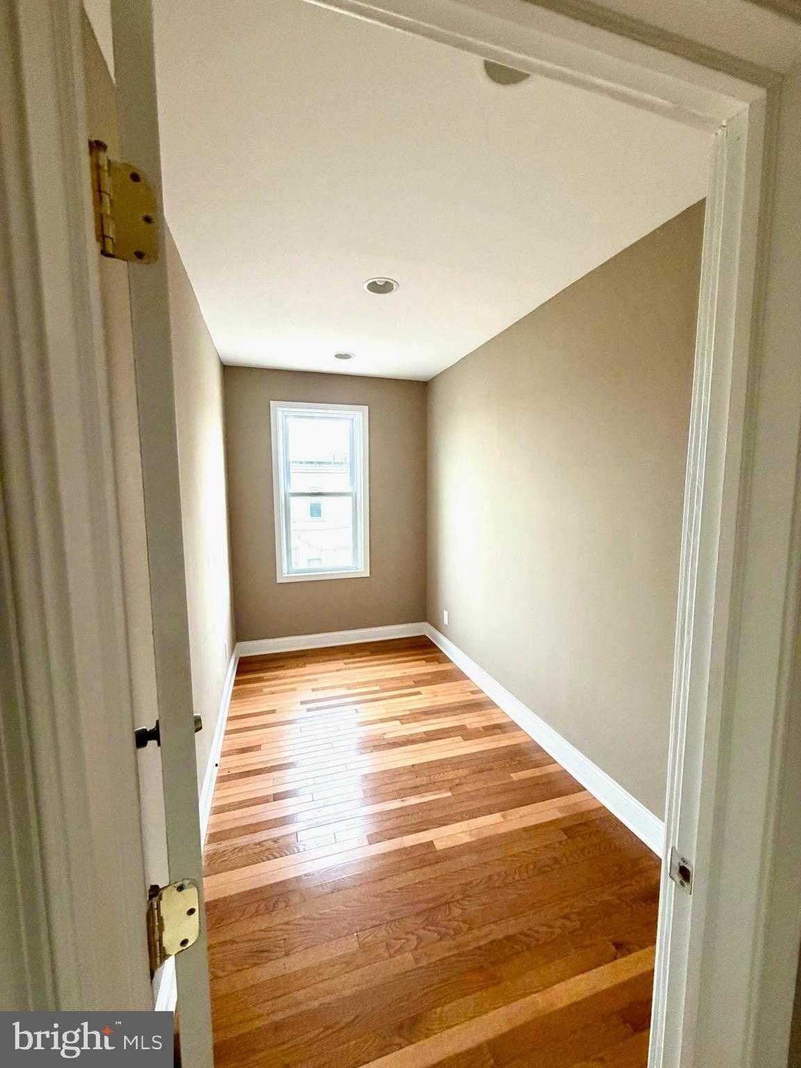 639 S Conkling St photo 31