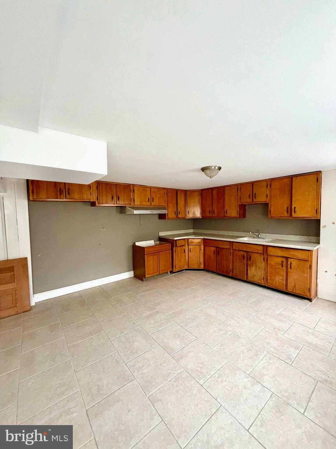 639 S Conkling St photo 42