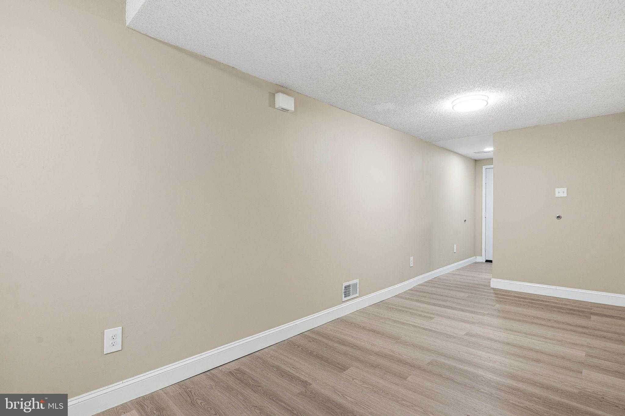 1519 W Thompson St photo 11