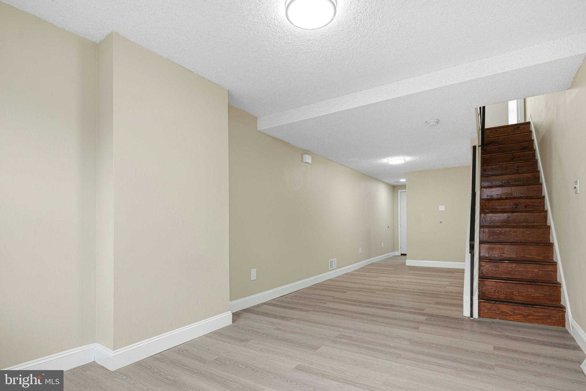 1519 W Thompson St photo 7