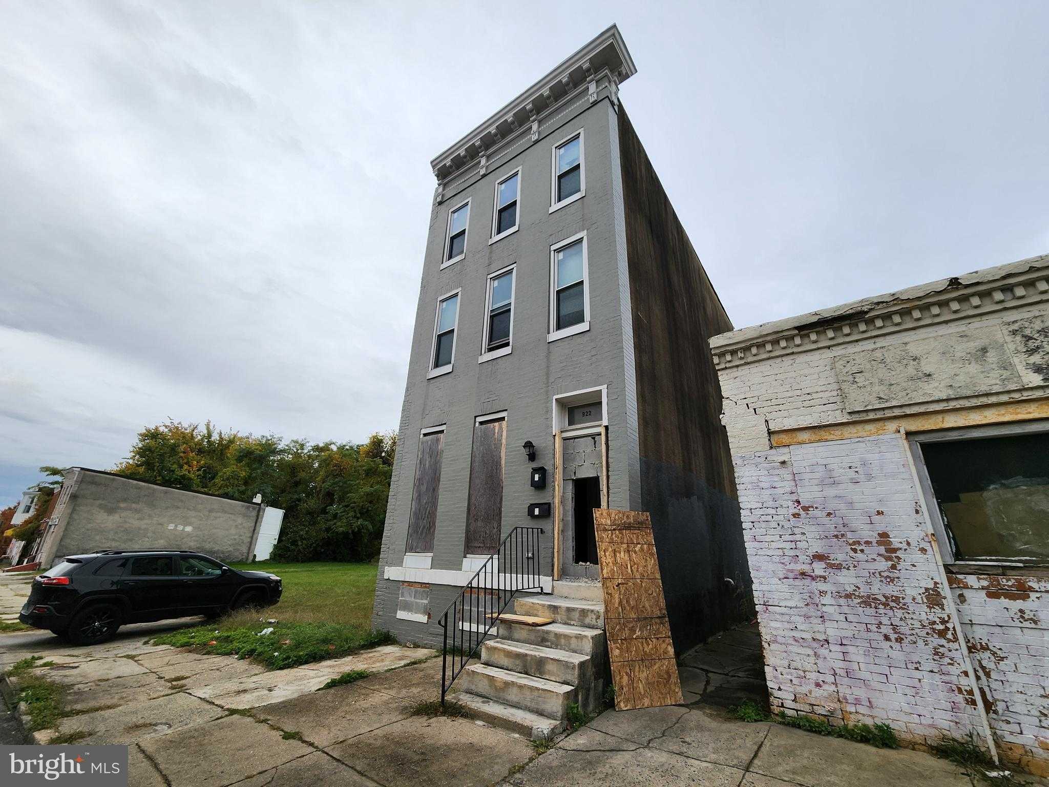 922 N Calhoun St photo 2