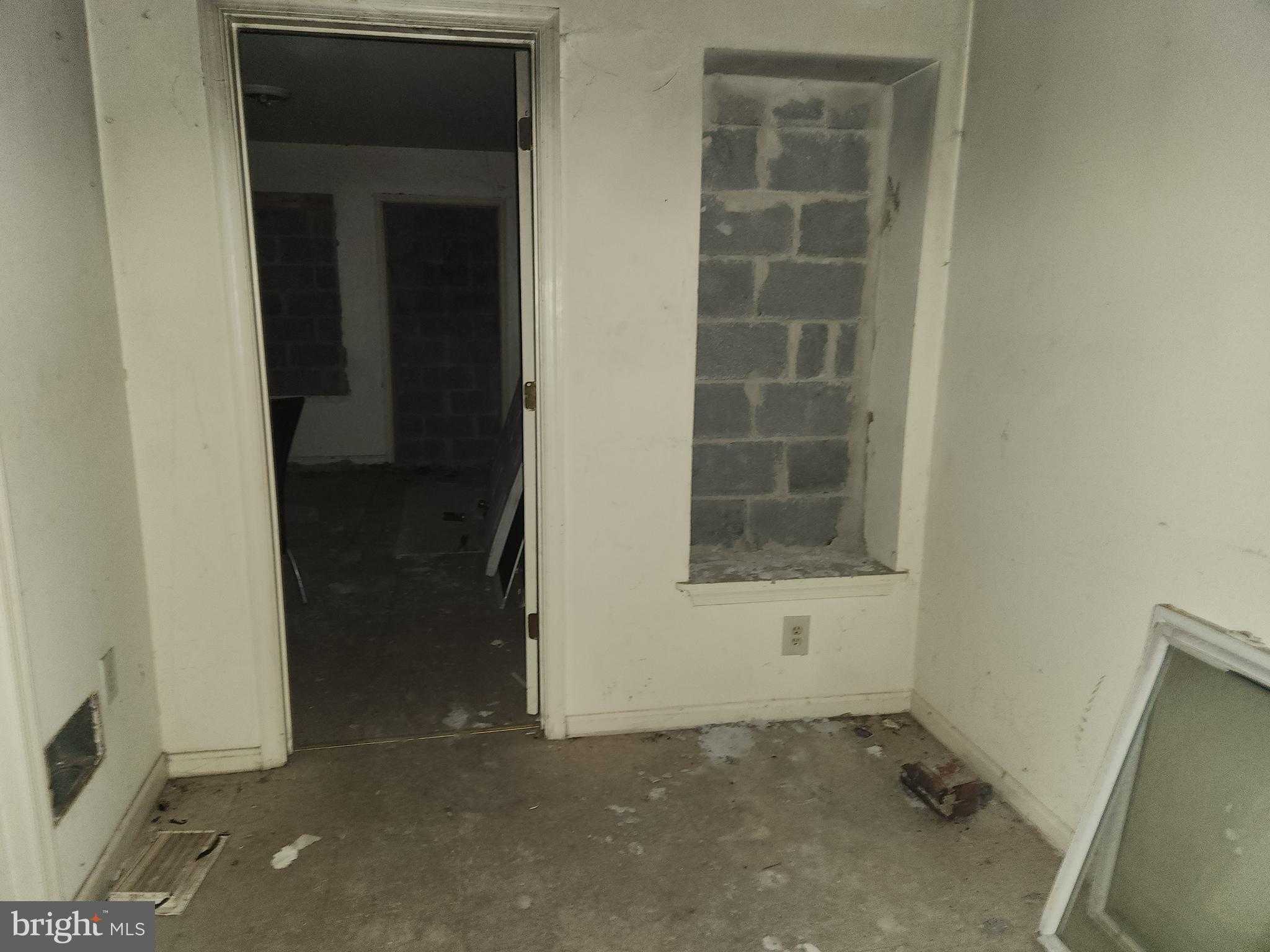 922 N Calhoun St photo 8