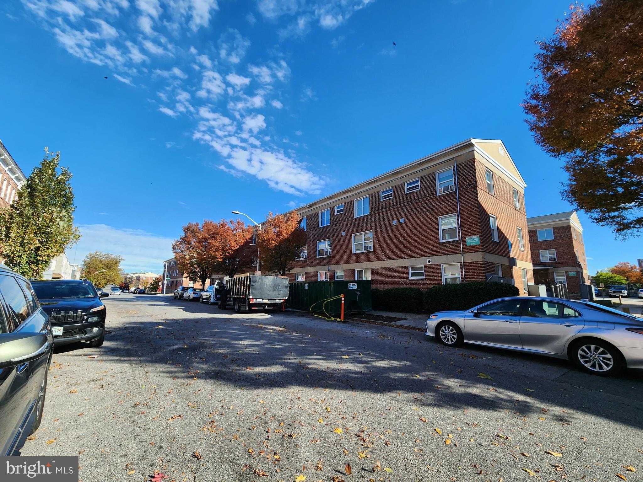 1428 N Mount St photo 2