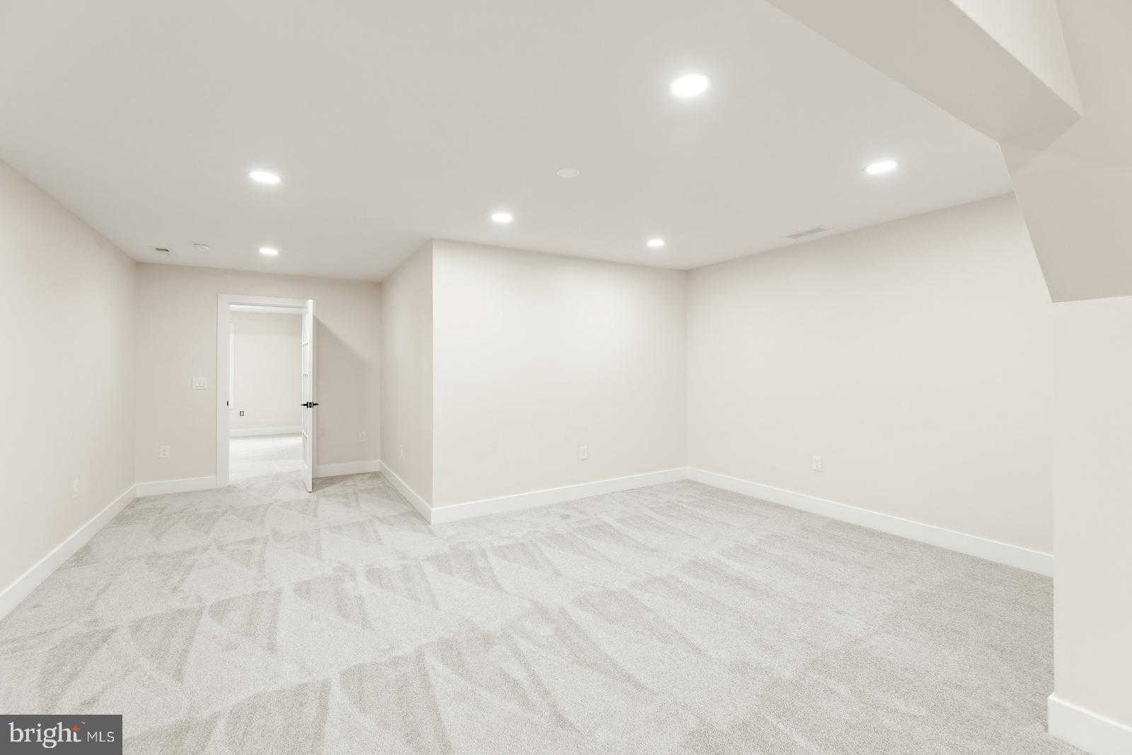 866 Hulmeville Rd photo 32