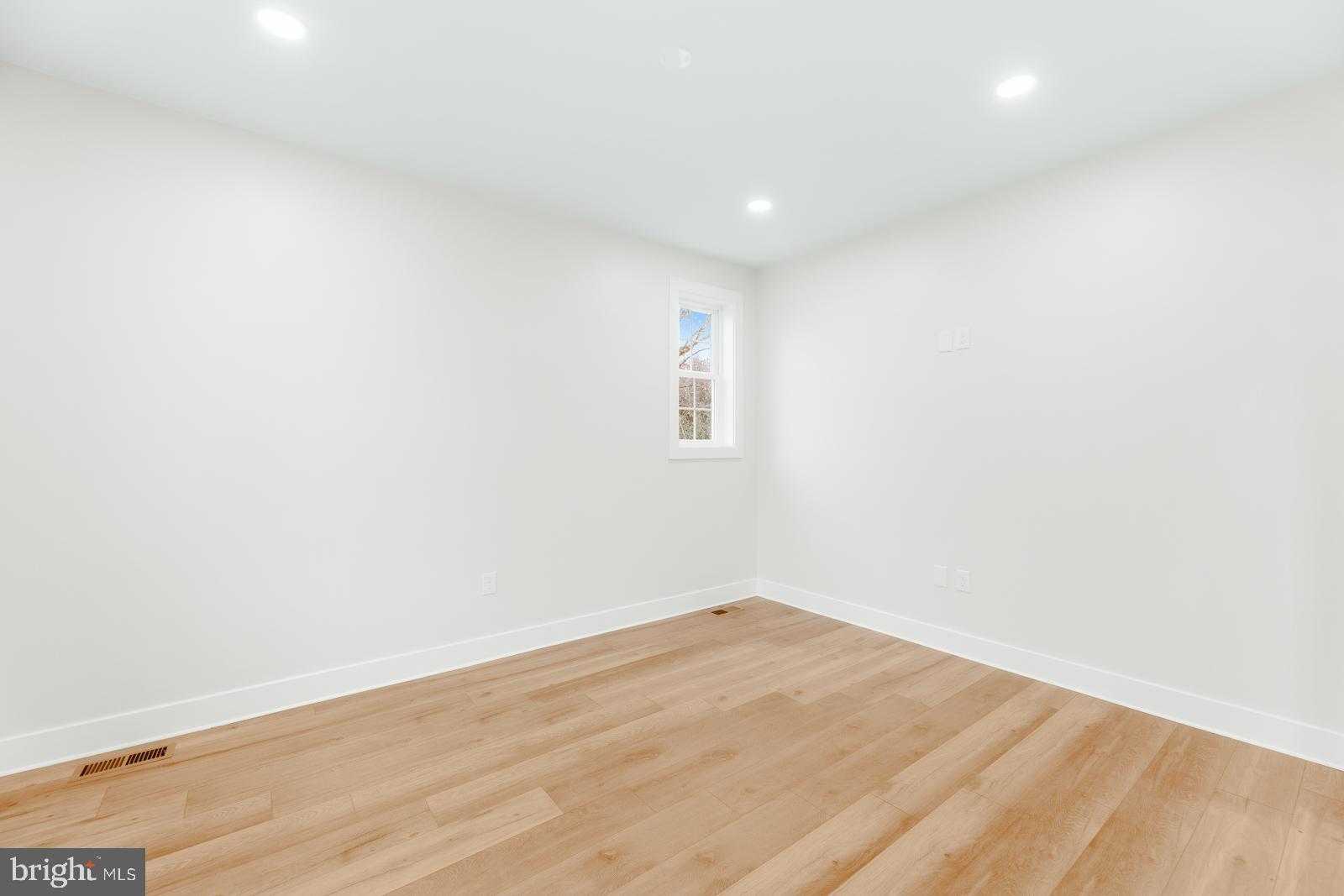 866 Hulmeville Rd photo 8