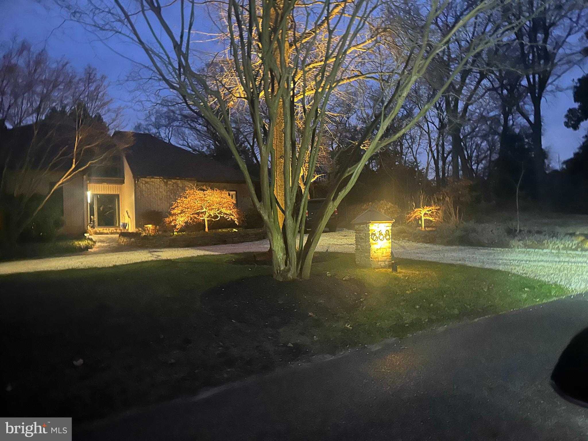 668 Broadwater Way photo 3