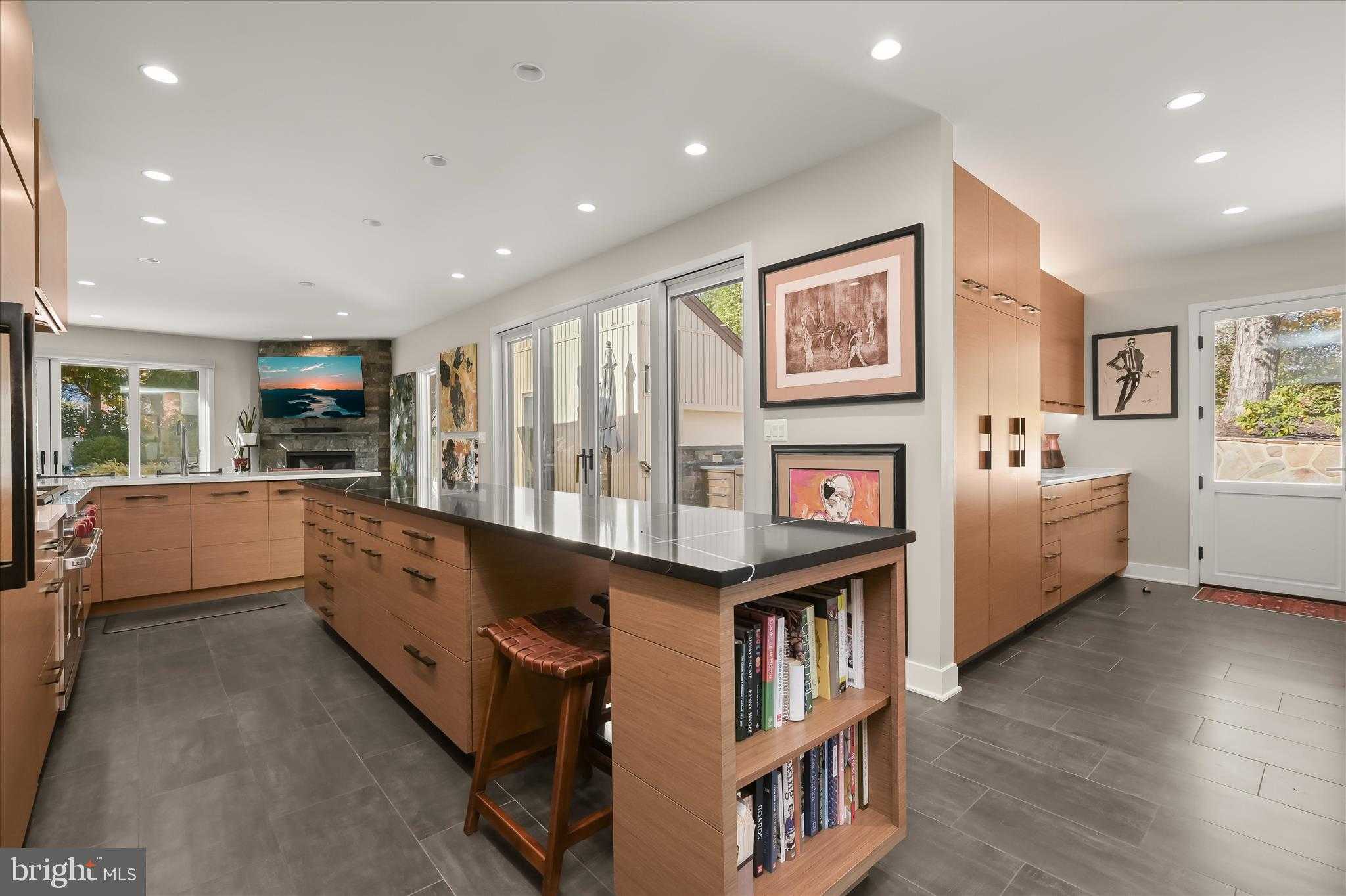 668 Broadwater Way photo 30