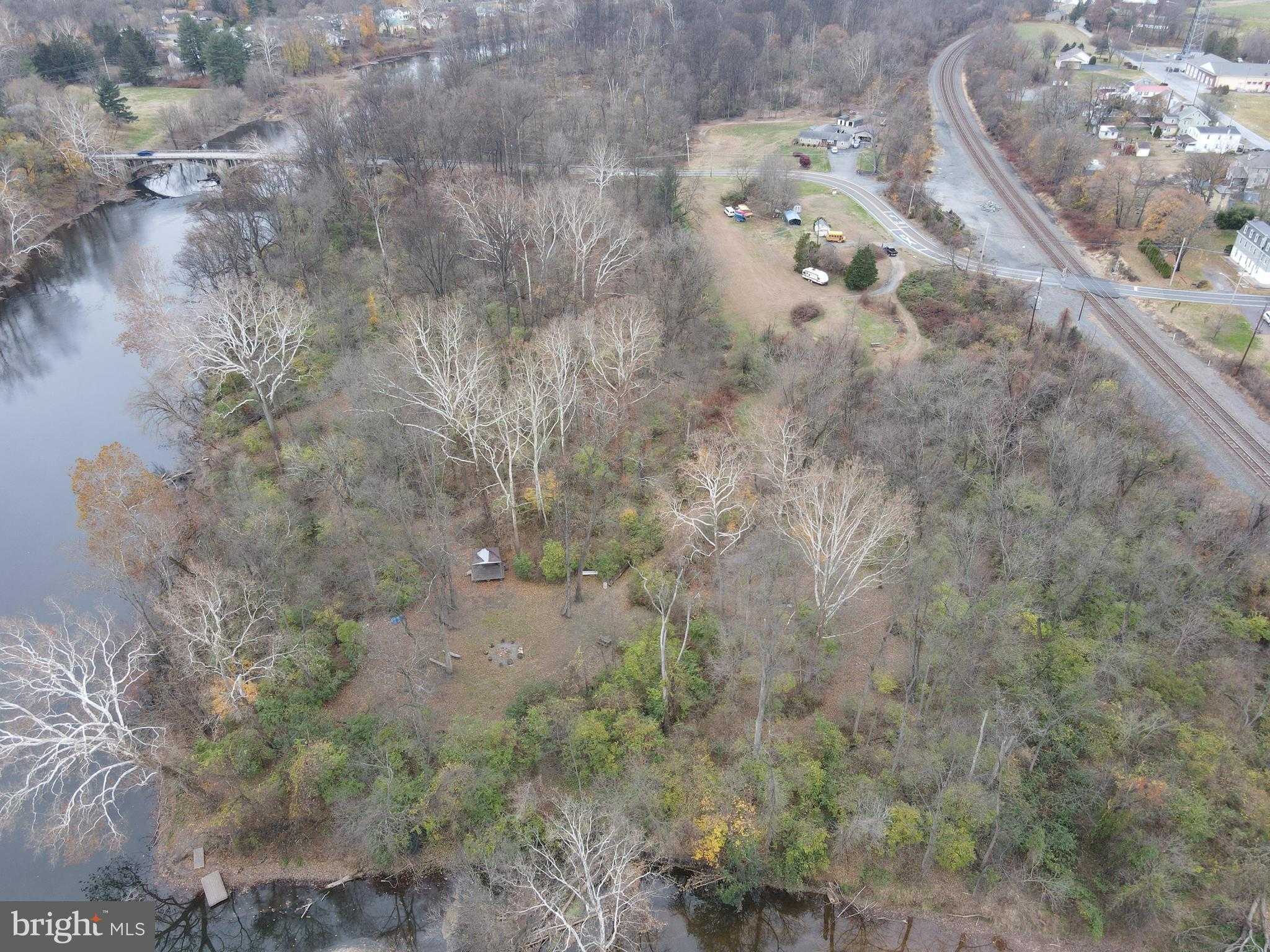 131 N Main St photo 3