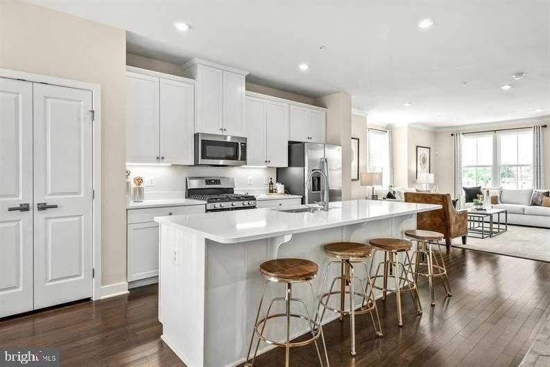 2200 Kloman St photo 2