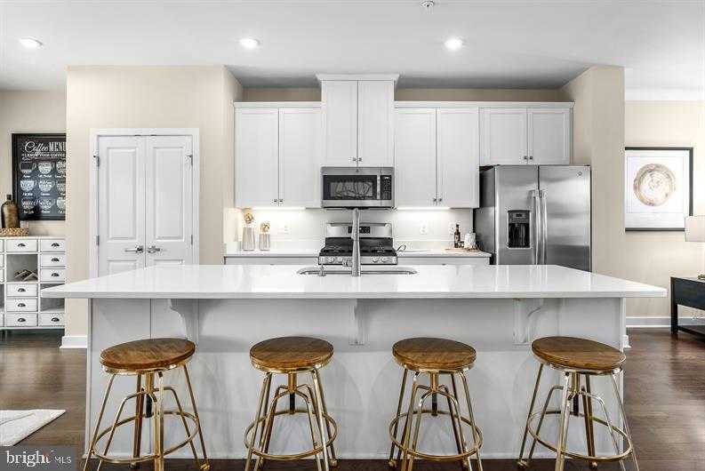 2200 Kloman St photo 3