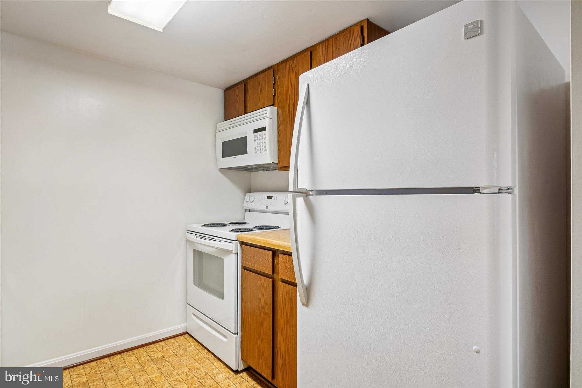 1410 Greendale CT photo 6